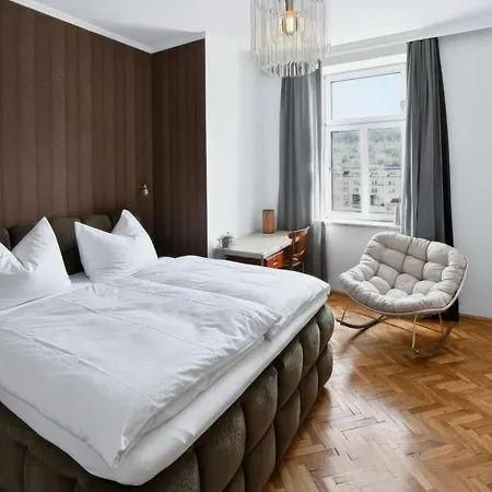 Spacious Vintage Loft With Modern Design Lägenhet