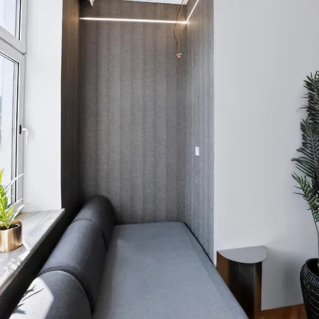 Spacious Vintage Loft With Modern Design Lägenhet